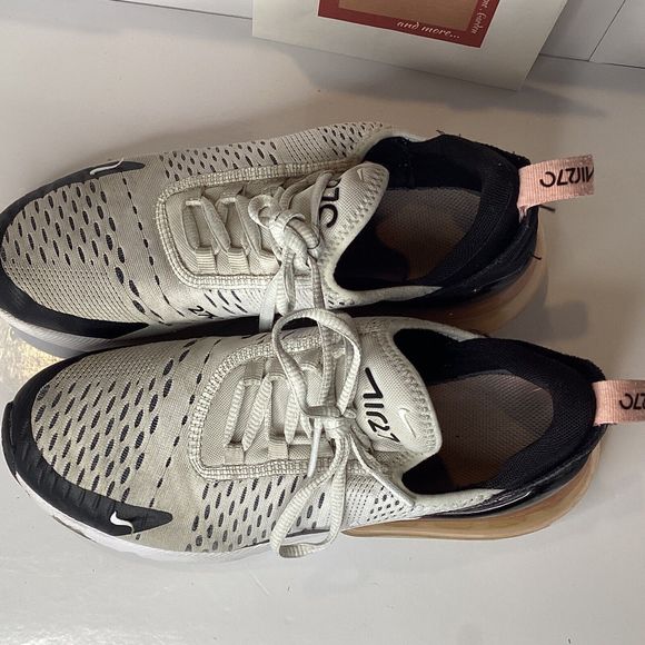 Nike Air Max 270 GS Running Shoes Size 5.5 youth Boys or Girls White 943346-005 - Picture 8 of 10